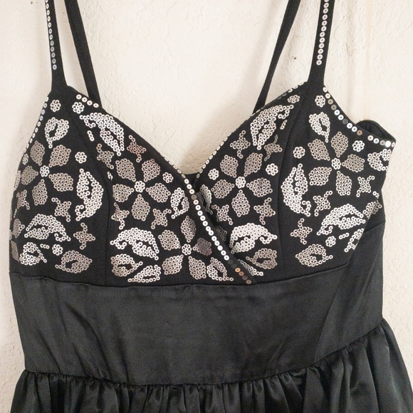 Dress - Picture 3 of 4